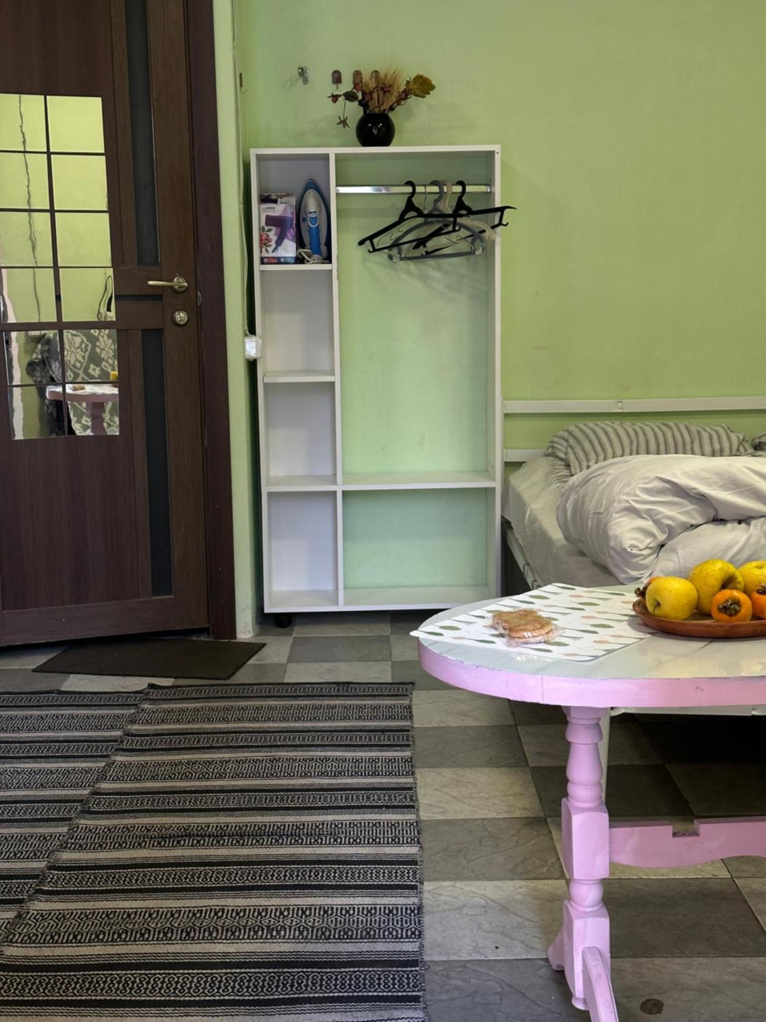 Vahe'S Family Guest House Front Yerevan Bagian luar foto
