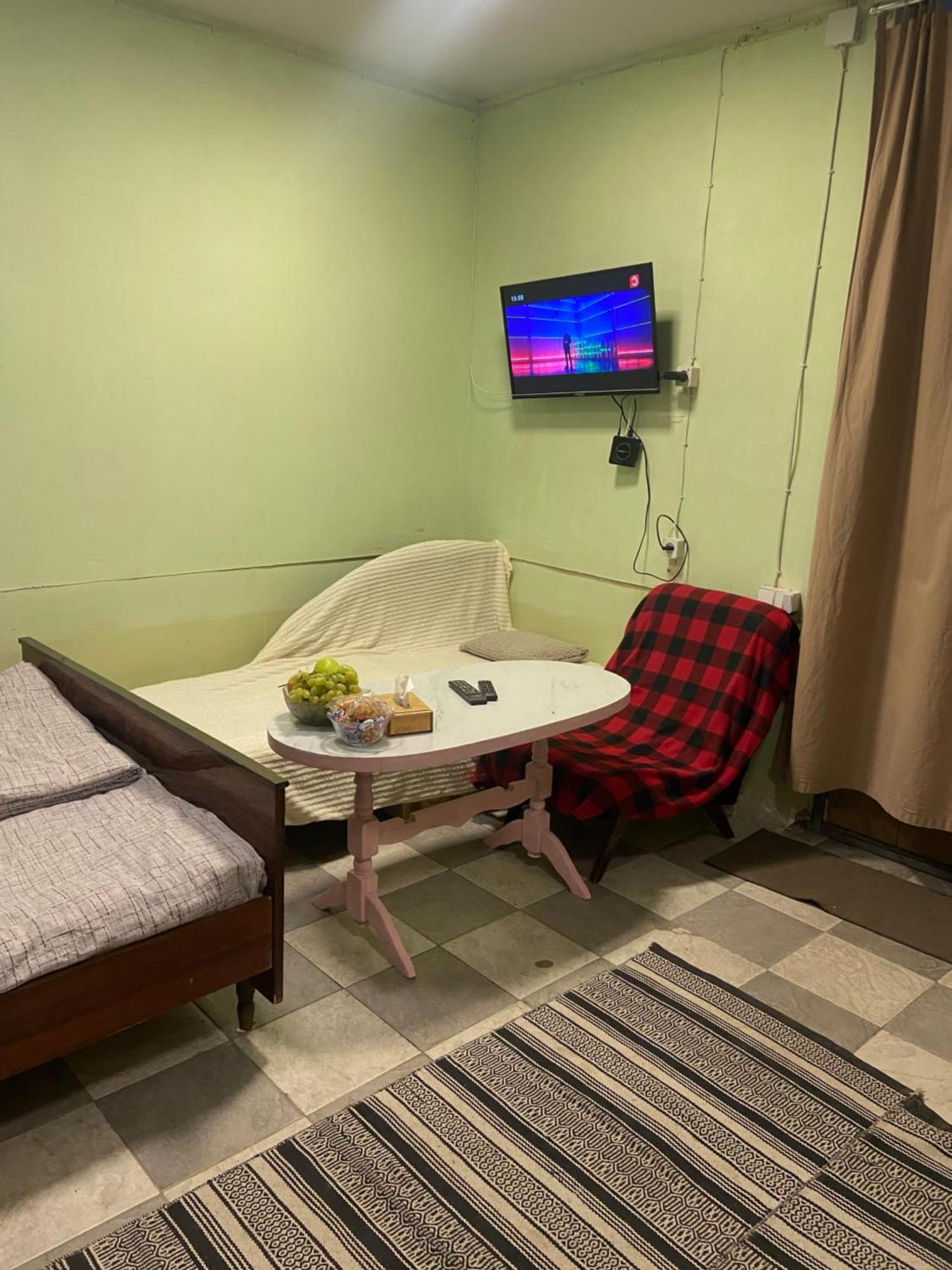 Vahe'S Family Guest House Front Yerevan Bagian luar foto