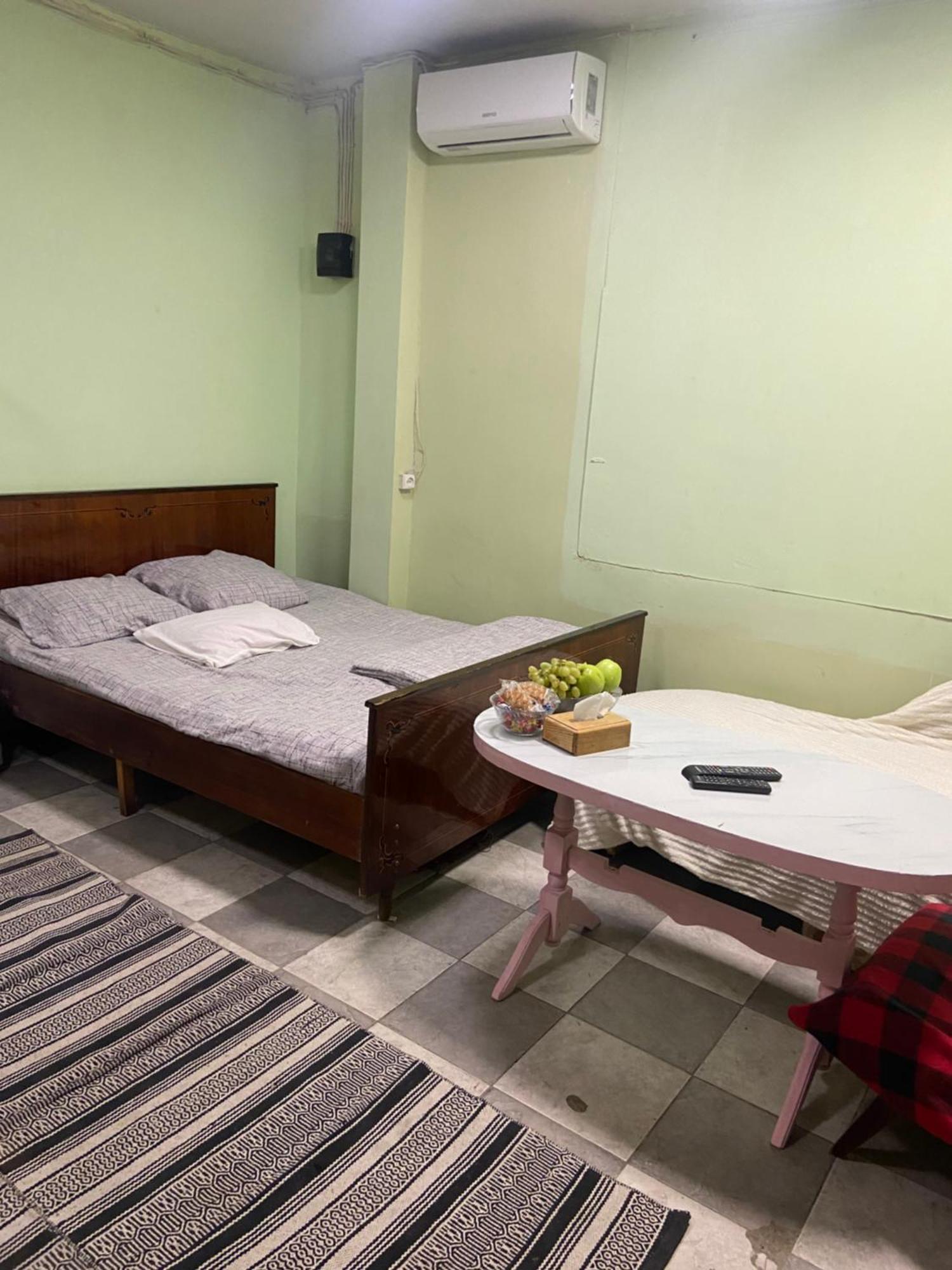 Vahe'S Family Guest House Front Yerevan Bagian luar foto